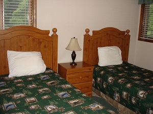 two twin beds in lodging unit