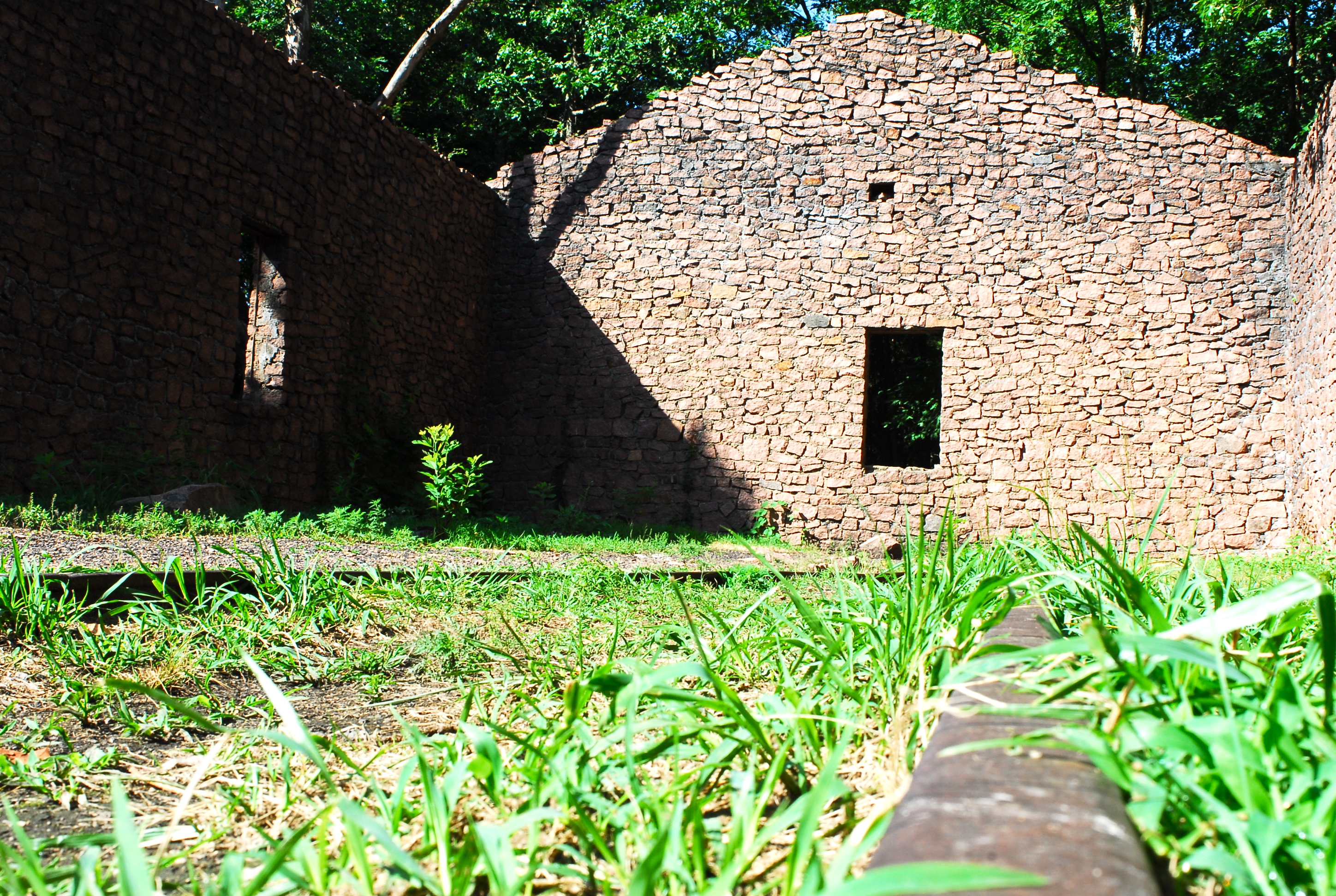 Old brick building with no roof
