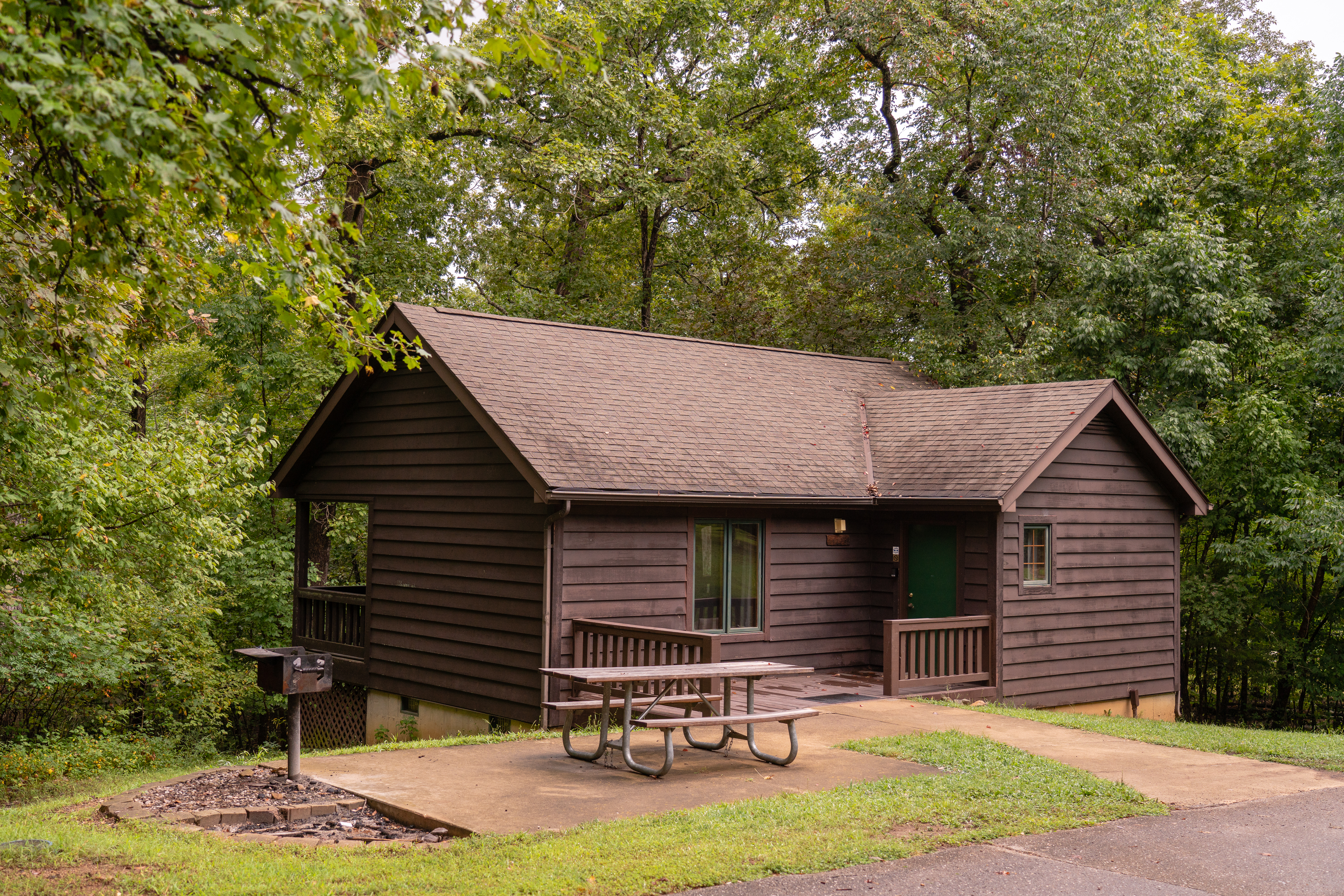 Visitor wood cabin with picnic table and grill.
