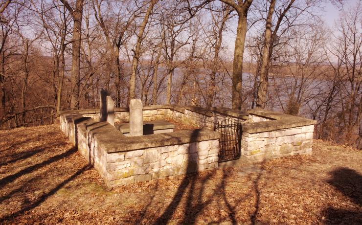 Gov. Daniel Dunklin's Grave site in the autumn