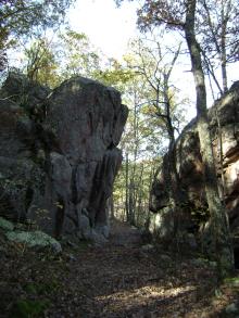 Path between two cliff faces