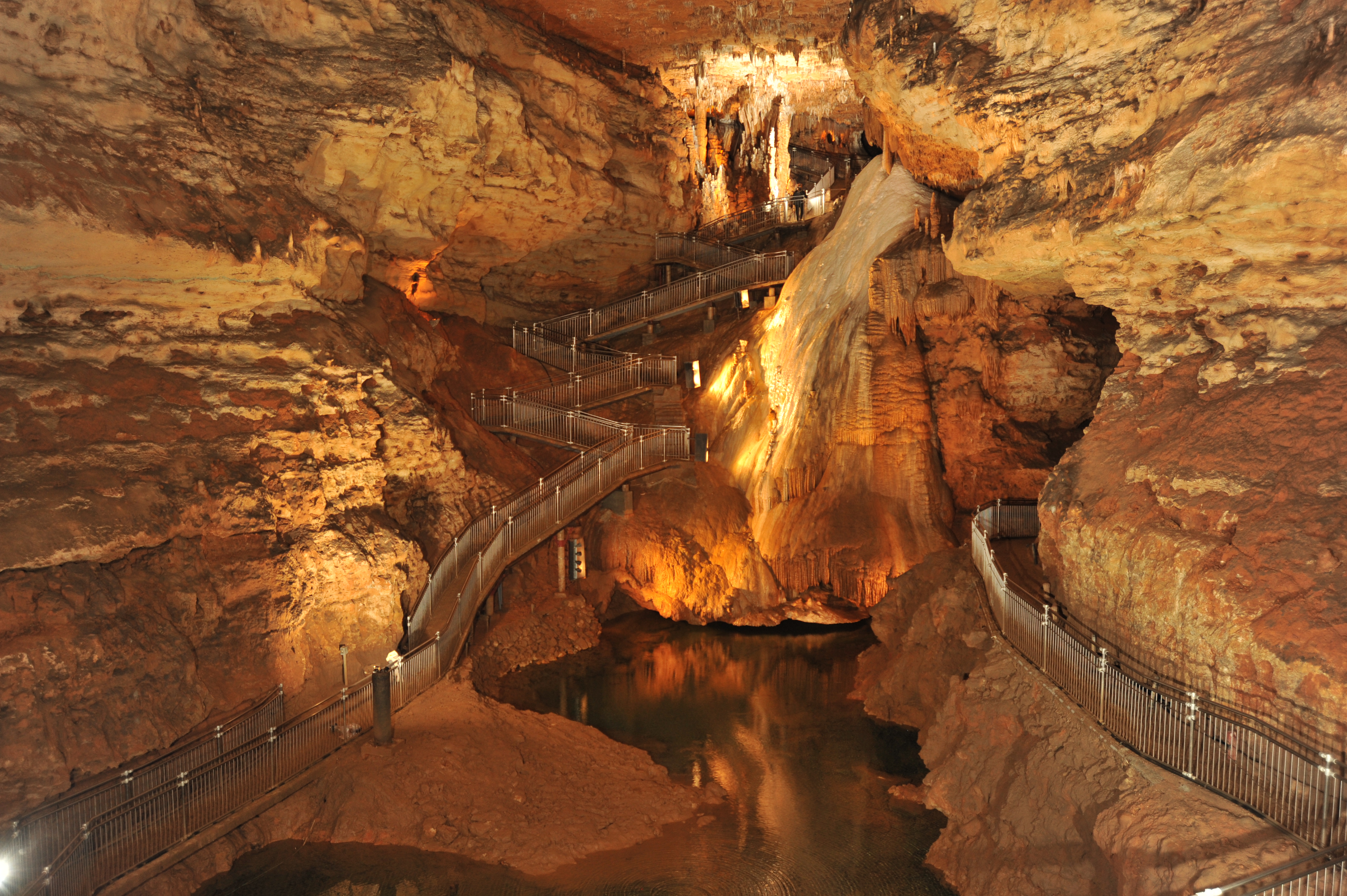 Queen's Canopy in Onondaga Cave